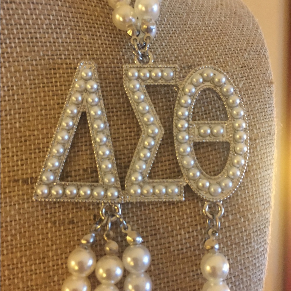 DST inspired layer pearl necklaces - Picture 3 of 3